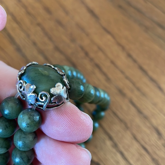 Pretty jade stone stretch bracelet and ring - Picture 2 of 9